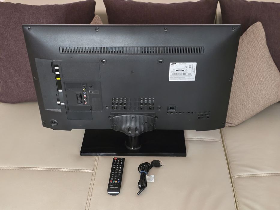 Samsung UE32F5000AW + Phillips 32PHH4200/88