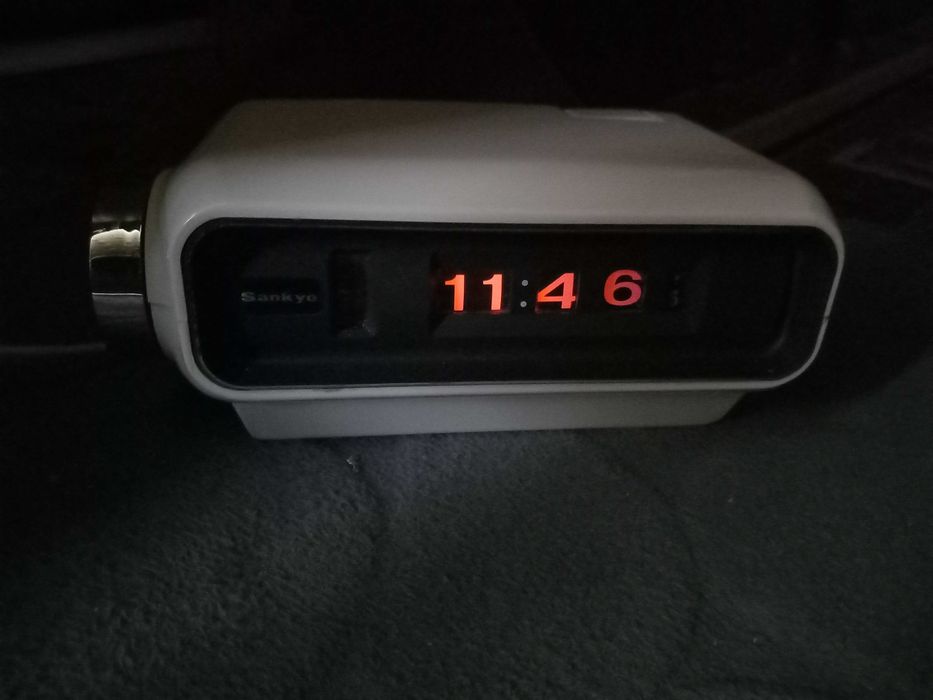 Sanyo ,Флип Часовник с Будилник