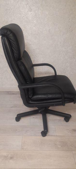 Продам кресло кожаное