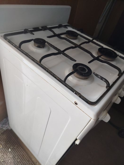 Продам газовую плиту