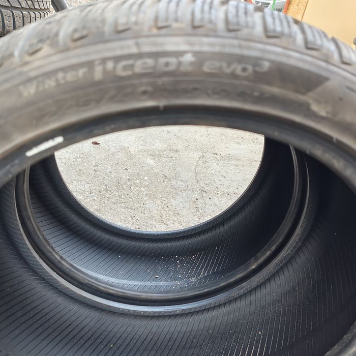 Anvelope 245/40R19 marca Hankook, DOT 2022,M+S,5.5 mm