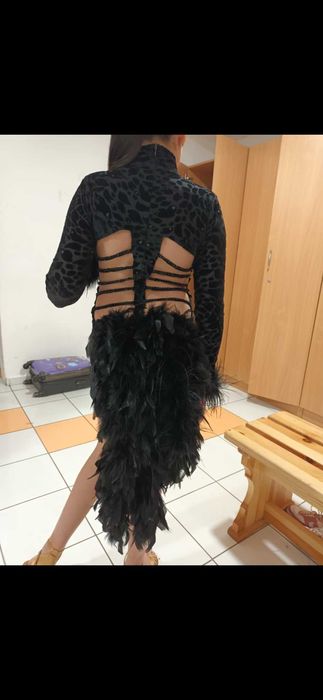 Продавам няколко рокли за спортни танци