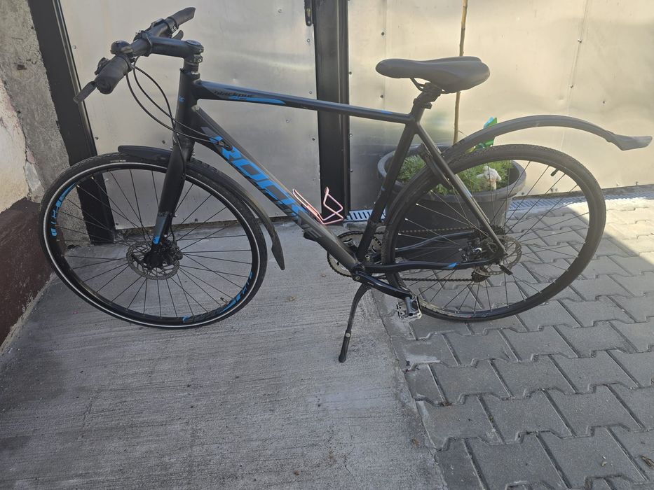 Bicicleta cu cadru de aliaj