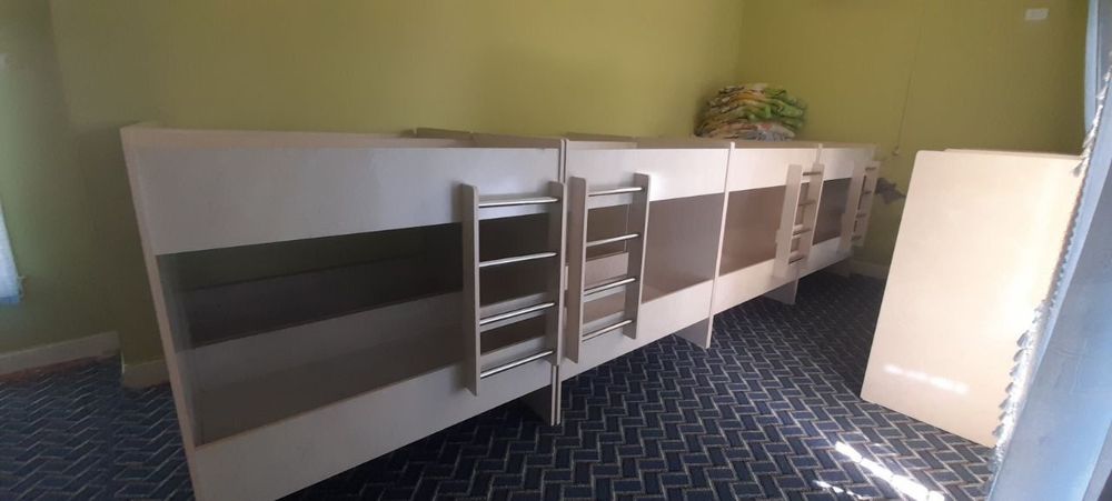 Стол стул и кровать для датского сада