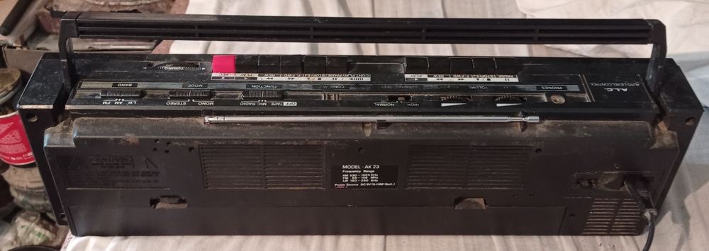 Vând/Schimb Radio-Casetofon Melectronic+International leduri-preț buc.