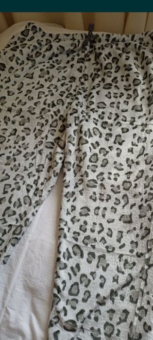 Брюки и топик, размер 44-46,2000т и 1000т