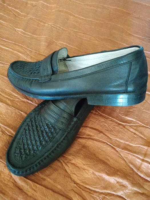 Продавам мъжки обувки естествена кожа