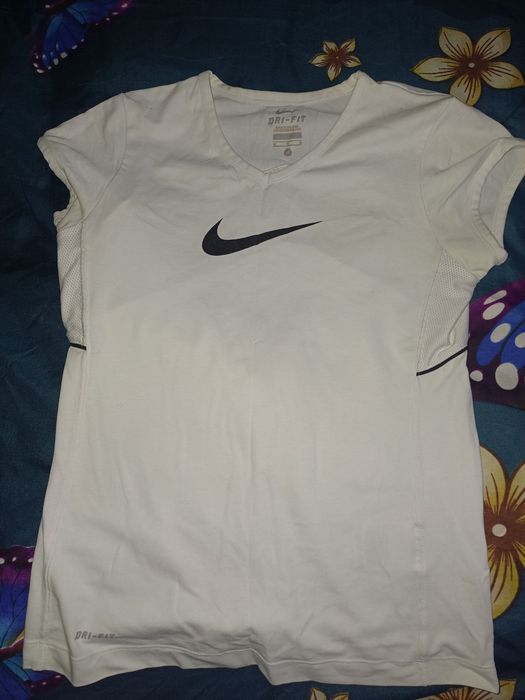 Maieu marca Nike alb