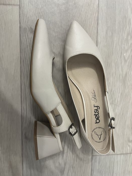 Туфли с открытыми пятками