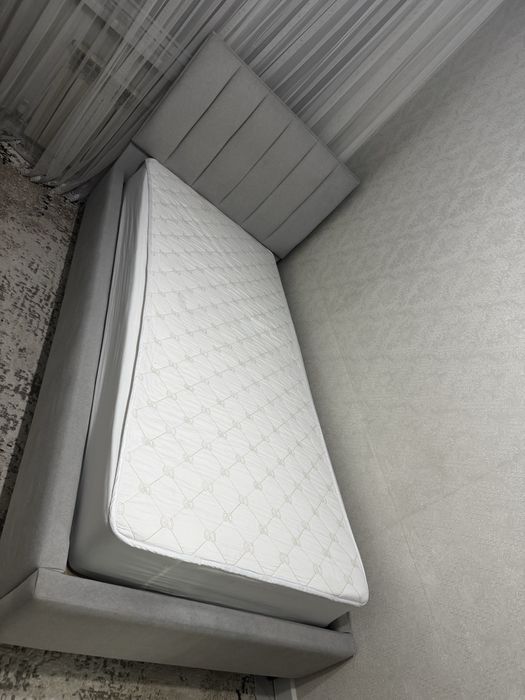 Односпальная кровать, диван