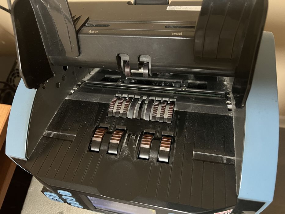 Счетчик банкнот (счетная машинка)