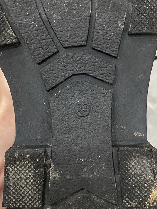 Продам яркие кожаные ботинки размер 39