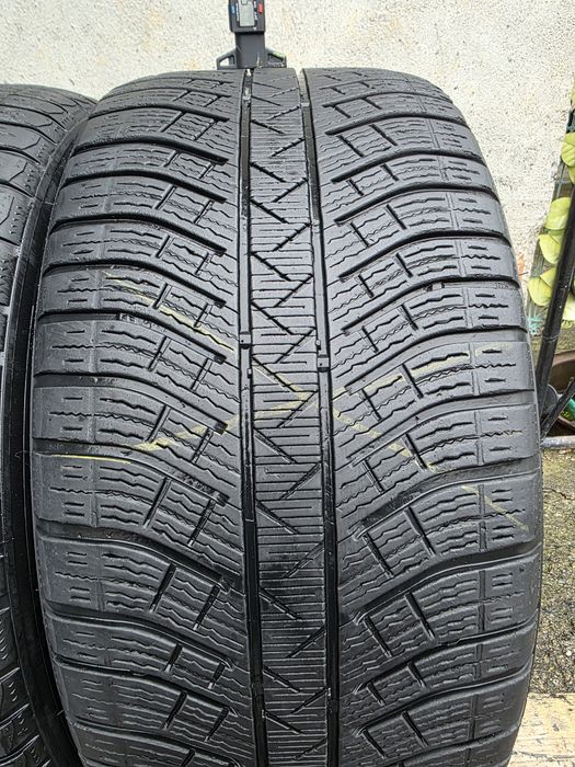 Vând două anvelope de iarna michelin pilot alpin 275 40 21 dot 3521