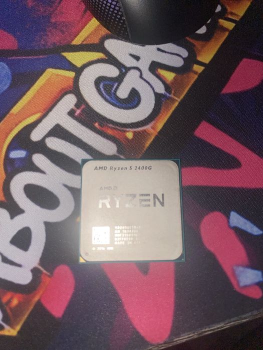 Vand procesor ryzen 5 2400G