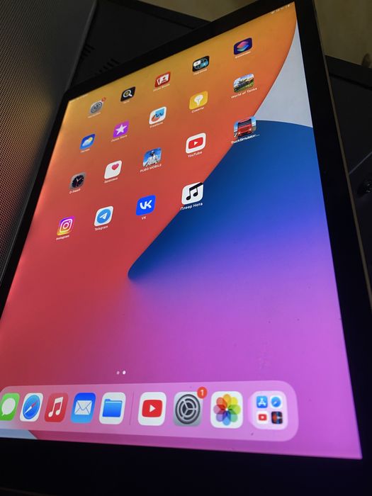 Продам ipad pro 2 поколение12.9.Ремонт.