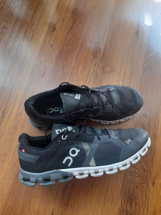 On Cloud маратонки 44 номер.