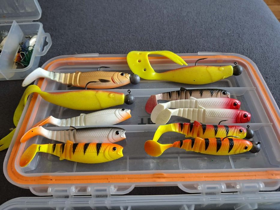 Vand naluci,spinnerbait,broasca,lingurita etc ca nou