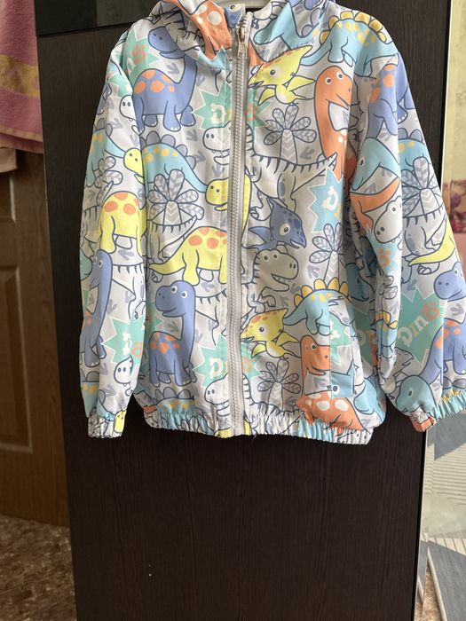 Продам детскую ветровку