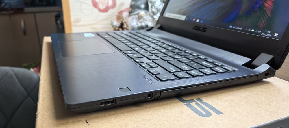 Laptop Asus PRO P1440F_NOU 10/10_14"FHD_i5 8265U_20GB RAM_512GB SSD