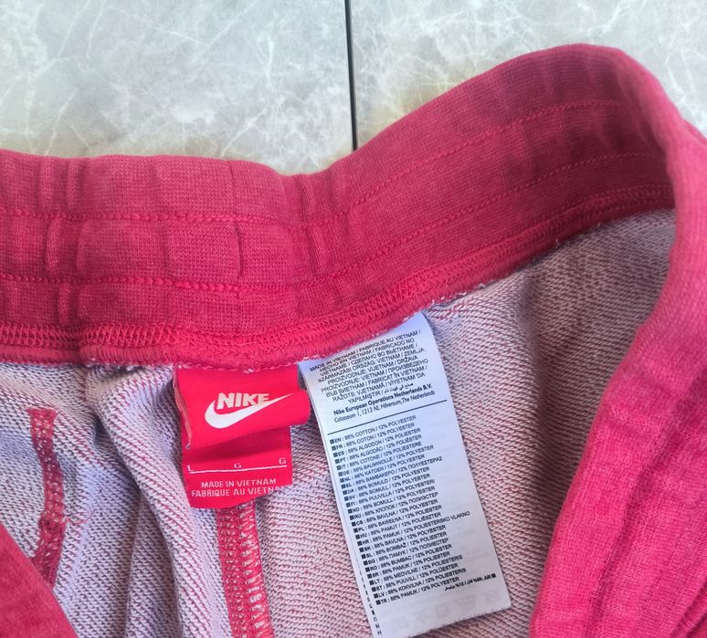 Nike къси панталони L размер