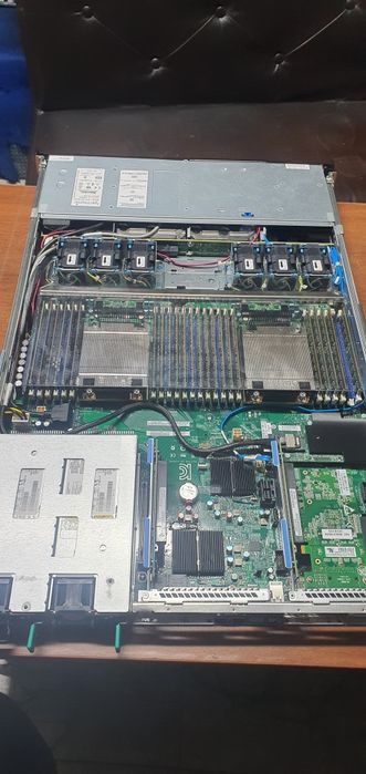 Продам сервер новый.