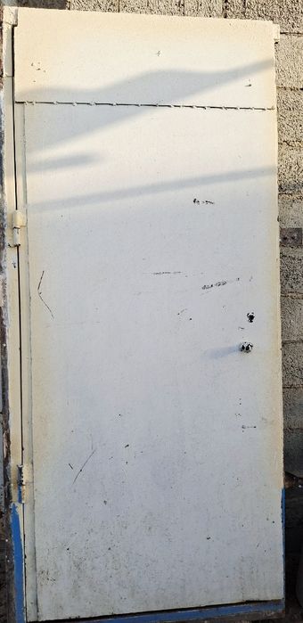 Temir eshik sotiladi