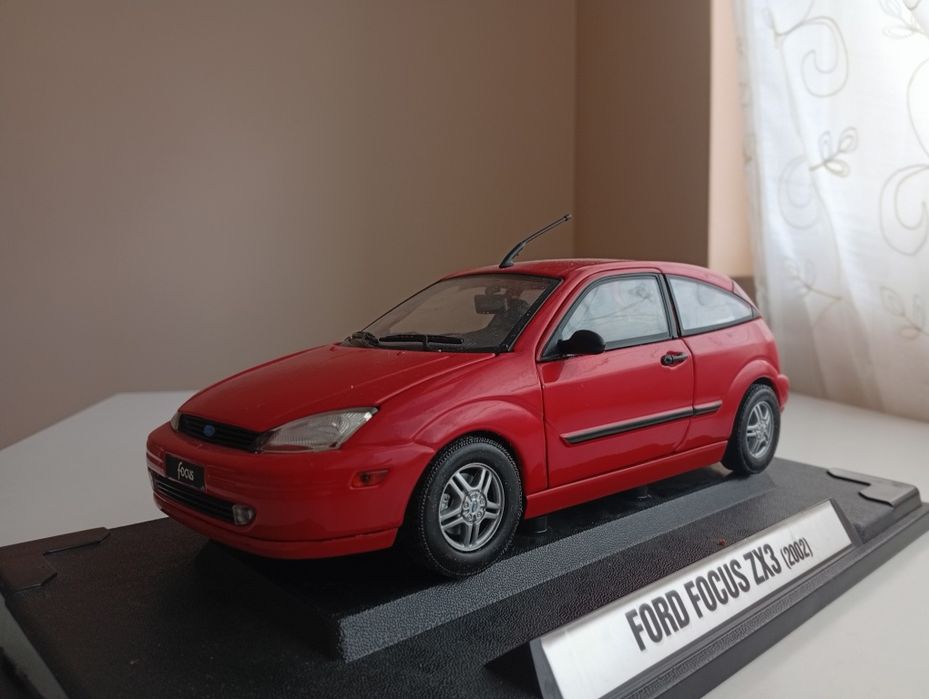 Моделите са в мащаб  1:18 и 1:24