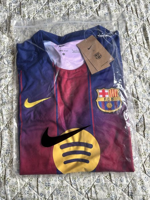 Tricou cu Barcelona