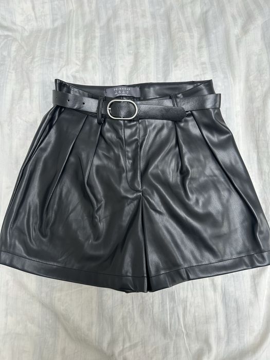 PRIMARK - кожени къси панталони с колан