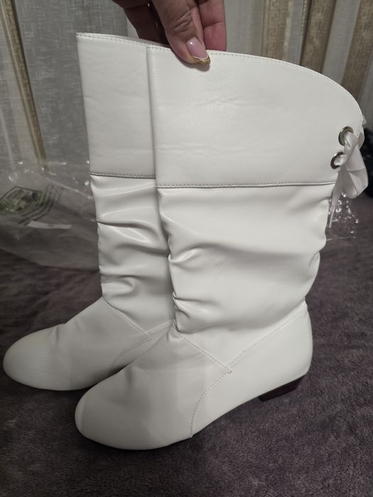 Нови ботушки, умалени