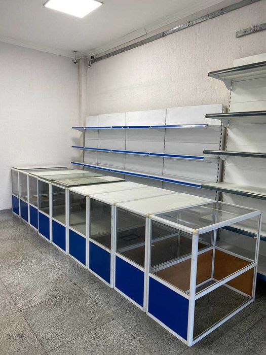 Торговая мебель, витрины, стелажи