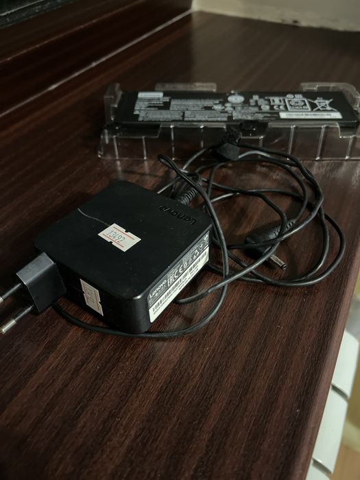 Продаю зарядку Lenovo