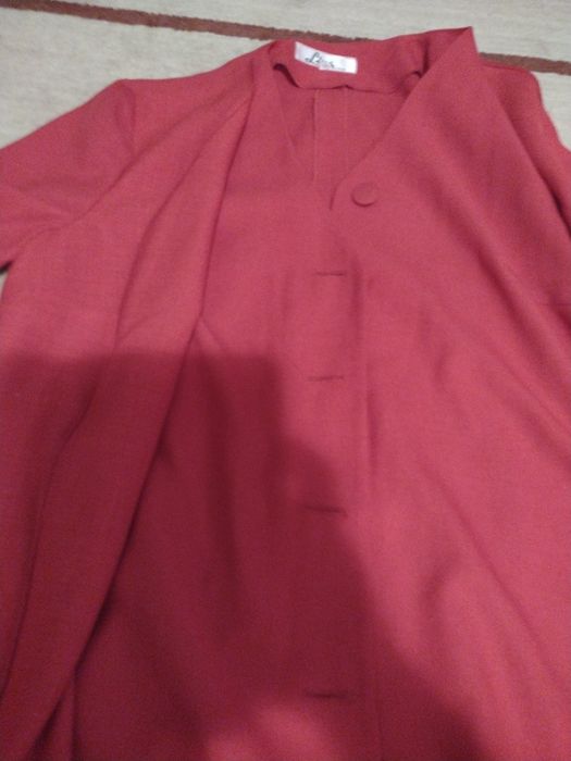 Bluza rosie mărimea (Romania)
