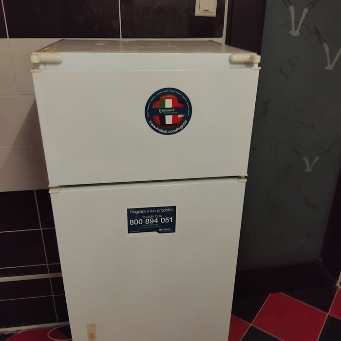 Frigider cu congelator 140cm indesit