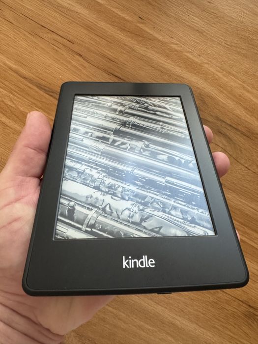Kindle Paperwhite 6 - 850 carti incluse
