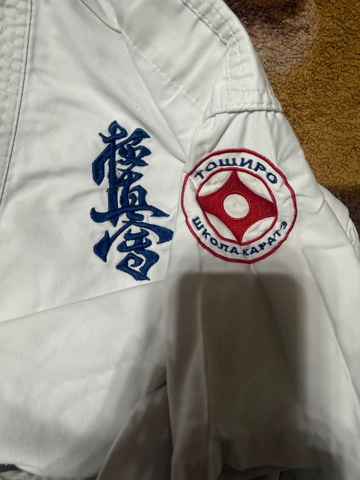 Кимоно и шлем для каратэ