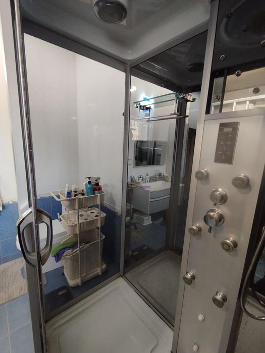 Душевой кабина сотилади размер 175 см х 80 см б/у