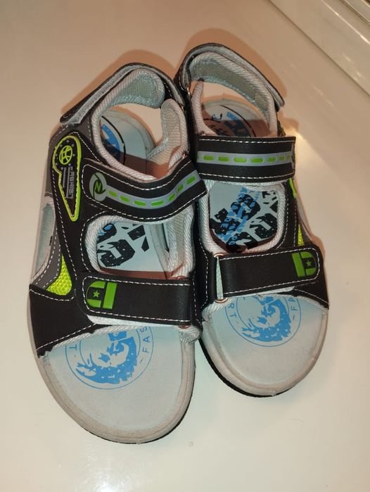 Обувь женщине и мальчиков