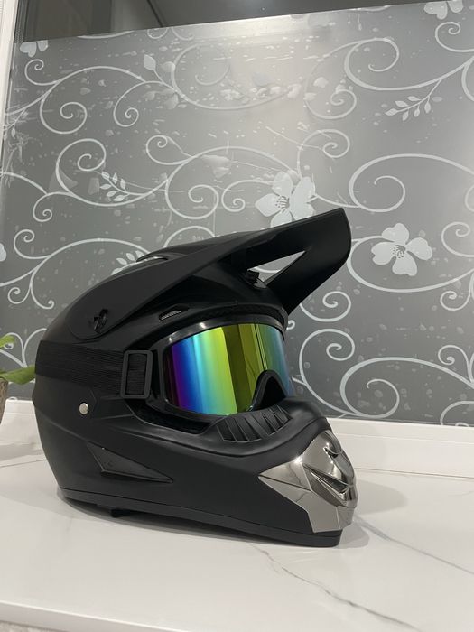 Каска шлем продам