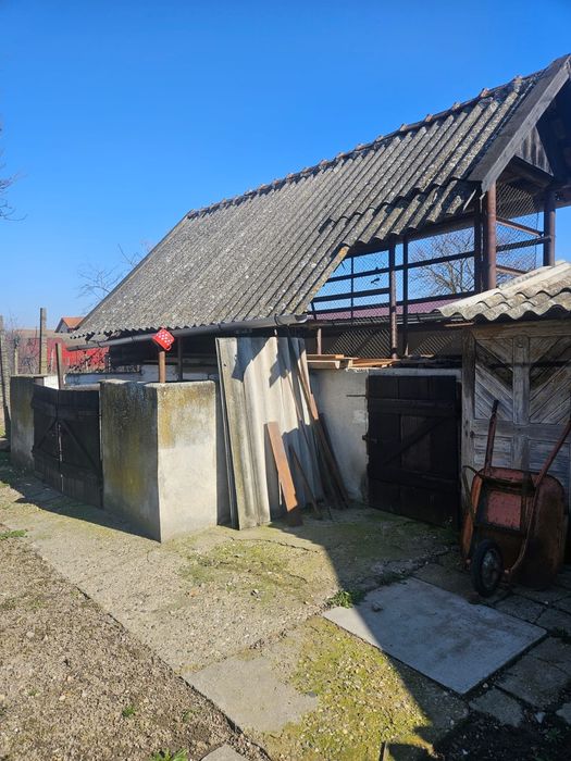 Casa de vanzare, cititi descrierea