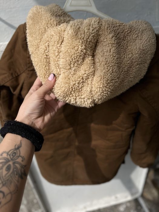 Продам теплую детсую шубку! Парку.