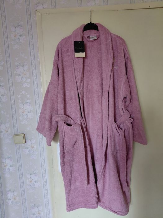 Халат за баня, чисто нов, много плътен и мек