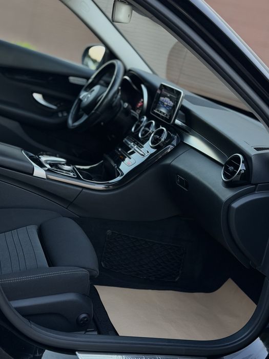 Mercedes Benz C220 2016 Avantgarde•2.2CDI 170CP Euro 6• Distronic Plus• Line-Side Assist•Camere 360•Trapă • FULL  DOTARII !!!