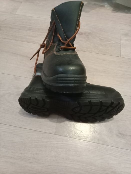 Продам ботинки рабочие новые