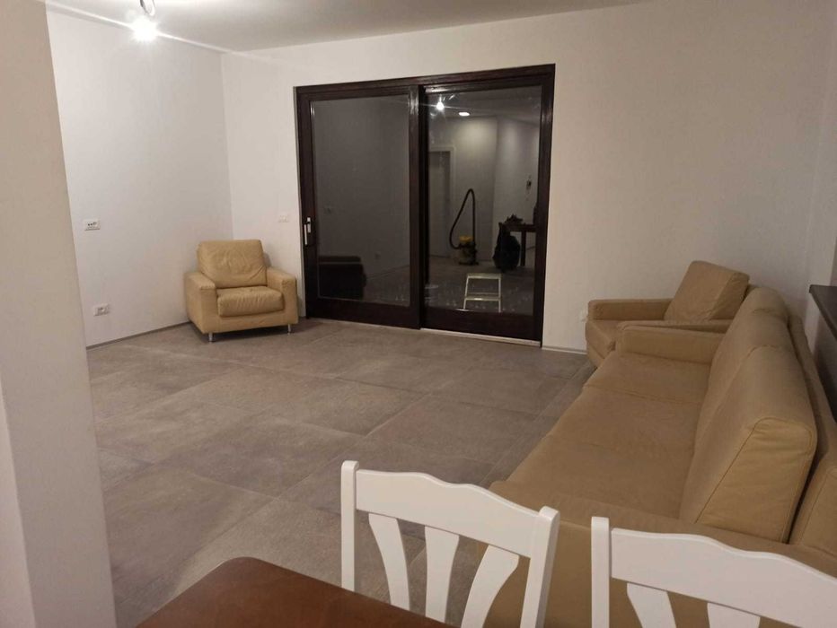 Canapea și 2 fotolii din piele naturală – aproape noi