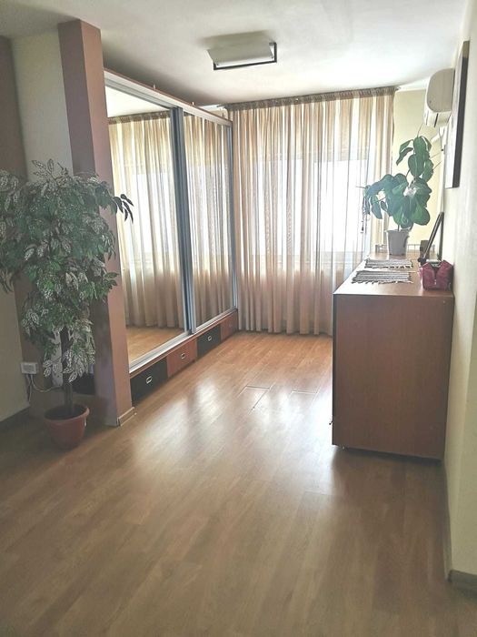 Vand apt 4 camere in Onesti
