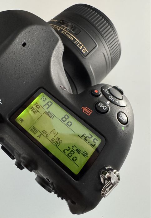 DSLR Nikon D850 si accesorii