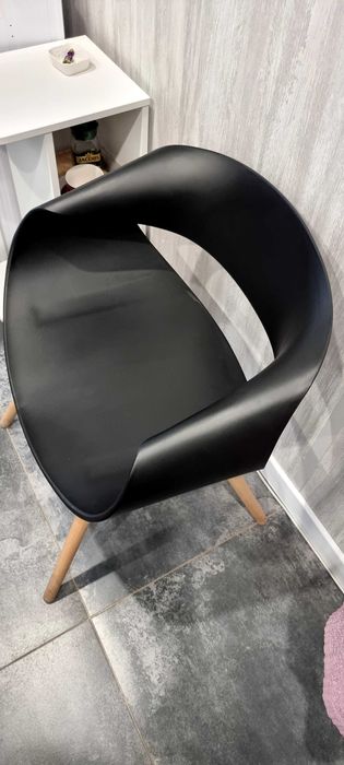 Стул-кресло пластиковый