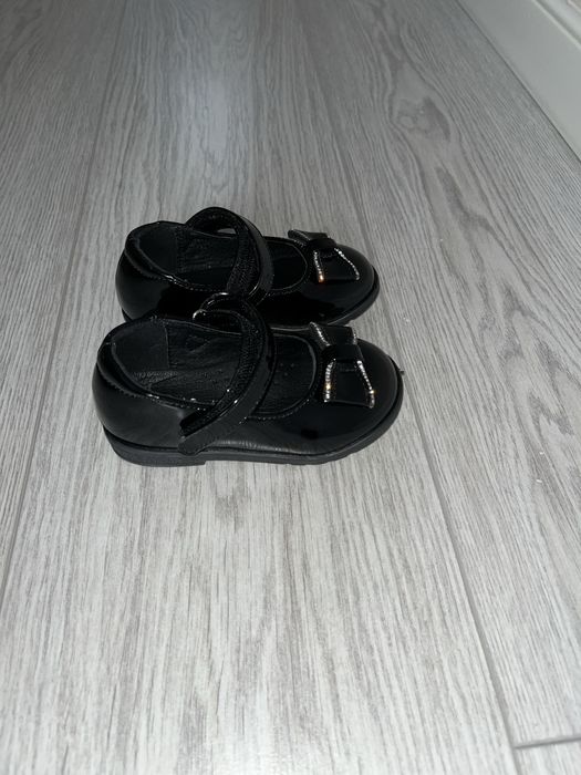 Продам туфли детский Rebecca