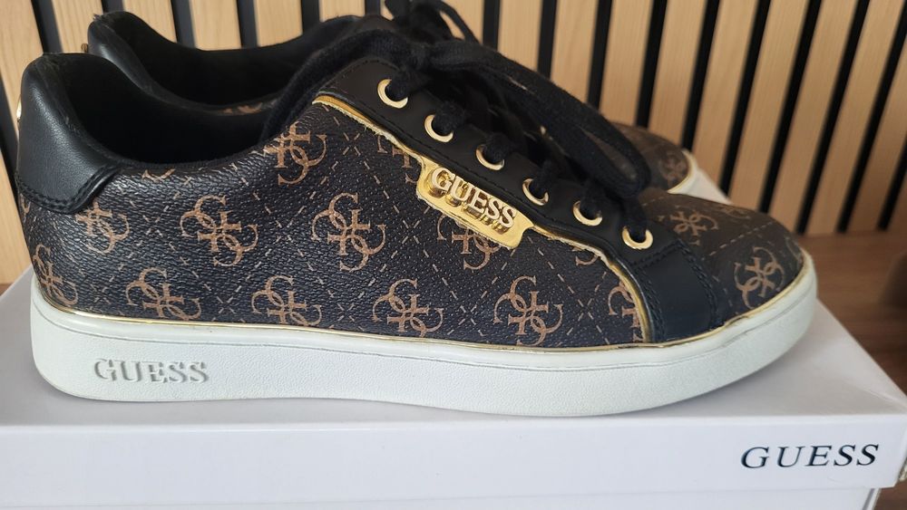 Спортно -елегантни кецове GUESS